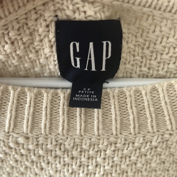 Size small gap cream knit sweater - Picture 3 of 3